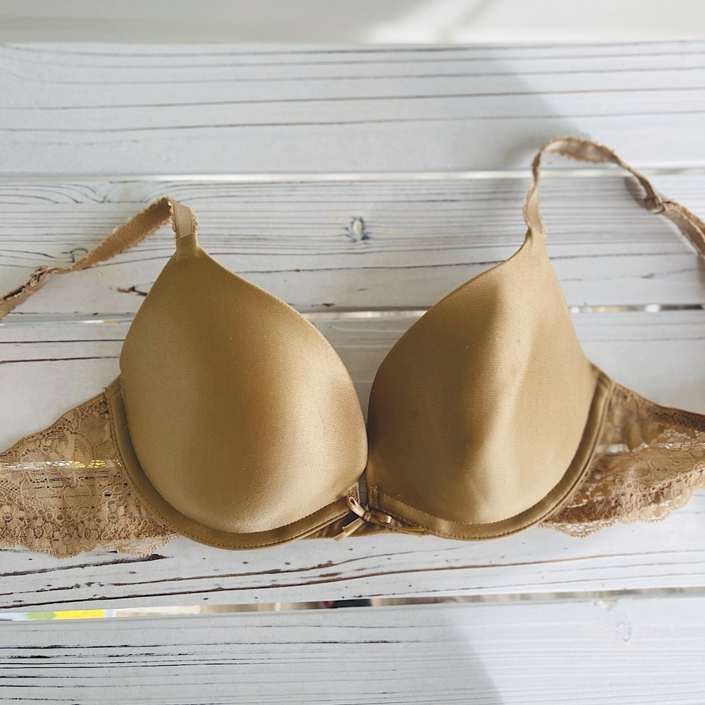 NWOT Maidenform Padded Nude Bra, Size 34B.